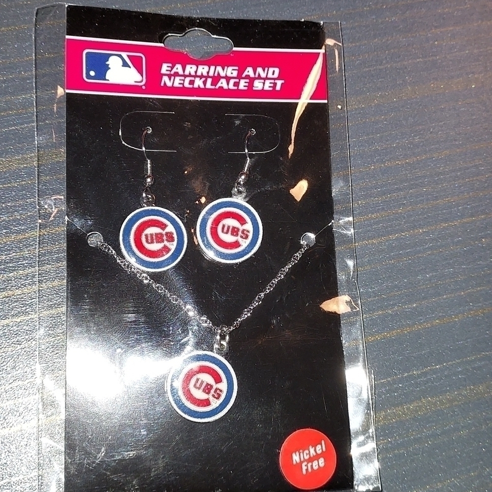MLB Chicago Cubs earrings and necklace set